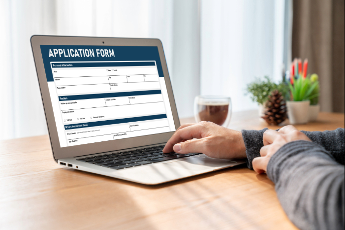 保険DX事例：紙の申込業務をオンライン化し、窓口対応の生産性を劇的に改善