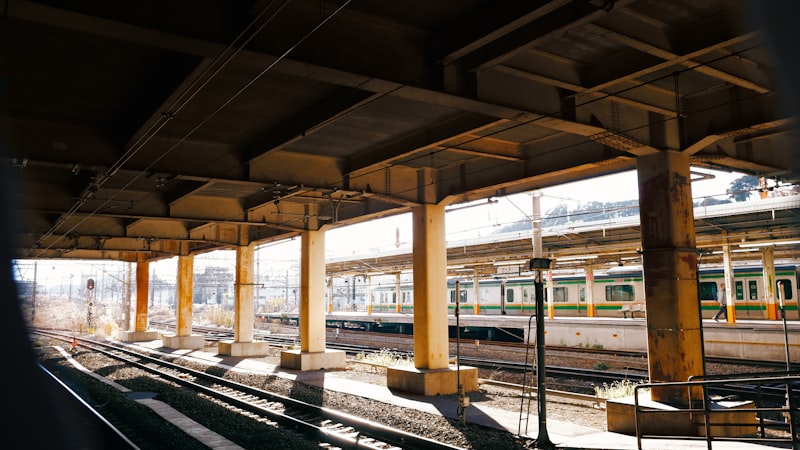鉄道運行事業者P社、遅延時のダイヤ修正を数理最適化で自動提案　ベテラン依存を解消し対応品質を平準化